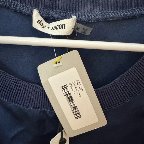 Day + Moon Royal Blue Ruffle Sleeve Blouse NWT women’s medium B - Picture 3 of 4